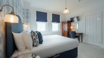 Executive King Room with Bath and Shower | Premium bedding, individually decorated, individually furnished