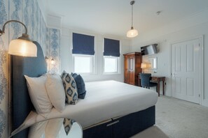 Executive King Room with Bath and Shower | Premium bedding, individually decorated, individually furnished