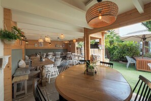 Breakfast, lunch, dinner and brunch served  - Florence Gardens Hotel & Restaurant (Portsmouth)
