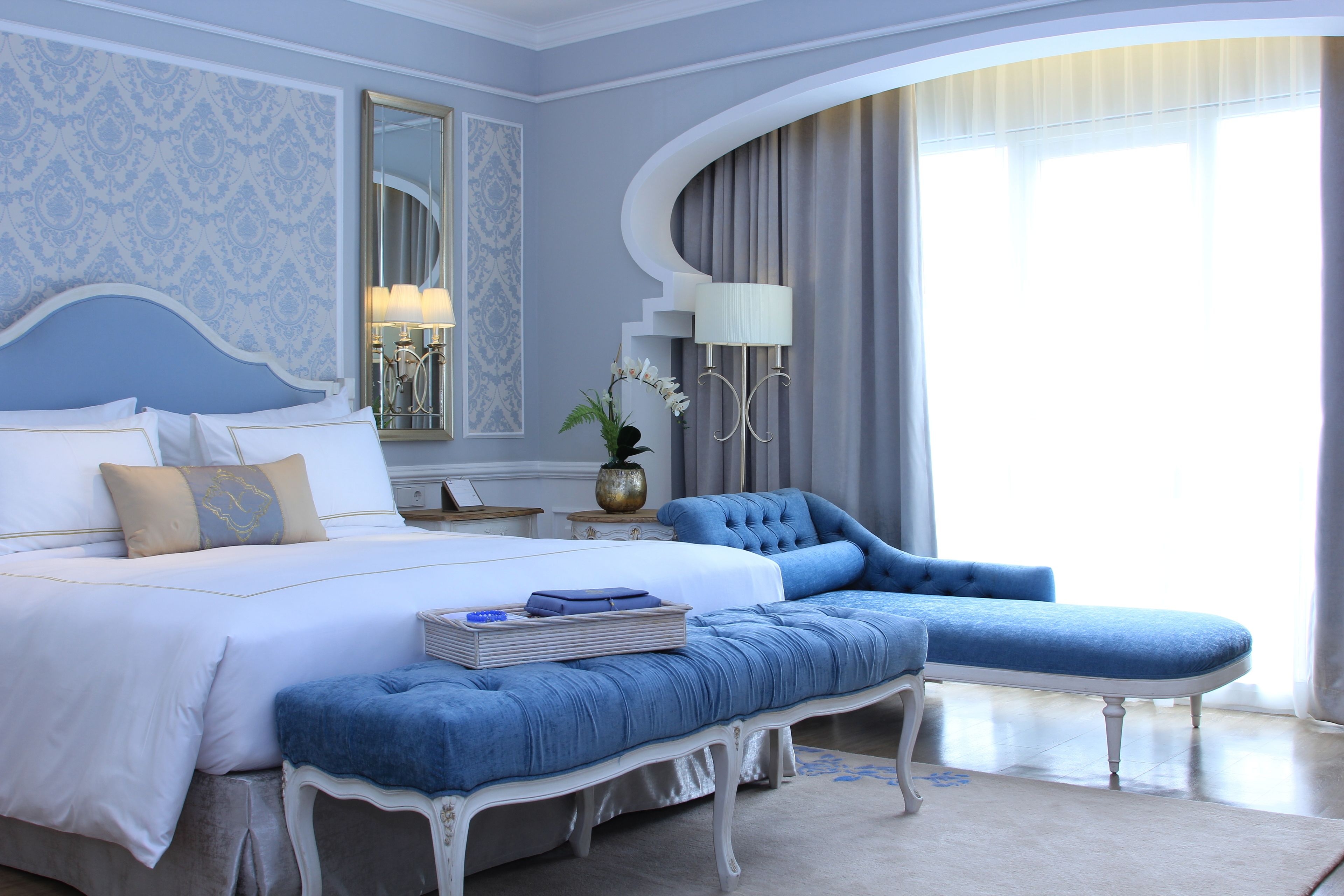 executive double room | 1 bedroom, minibar, in-room safe, desk