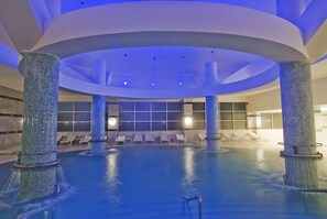 Seasonal outdoor pool, pool umbrellas, sun loungers - Adrina Termal Health & SPA Hotel (Edremit)