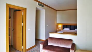 2 Schlafzimmer, Minibar (mit einigen kostenlosen Artikeln), Zimmersafe