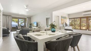 Senior Suite, Ocean View | 1 bedroom, minibar, in-room safe, individually decorated