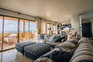 1 bedroom, minibar, in-room safe, individually decorated - The Bellafonte - Luxury Oceanfront Hotel (Kralendijk)