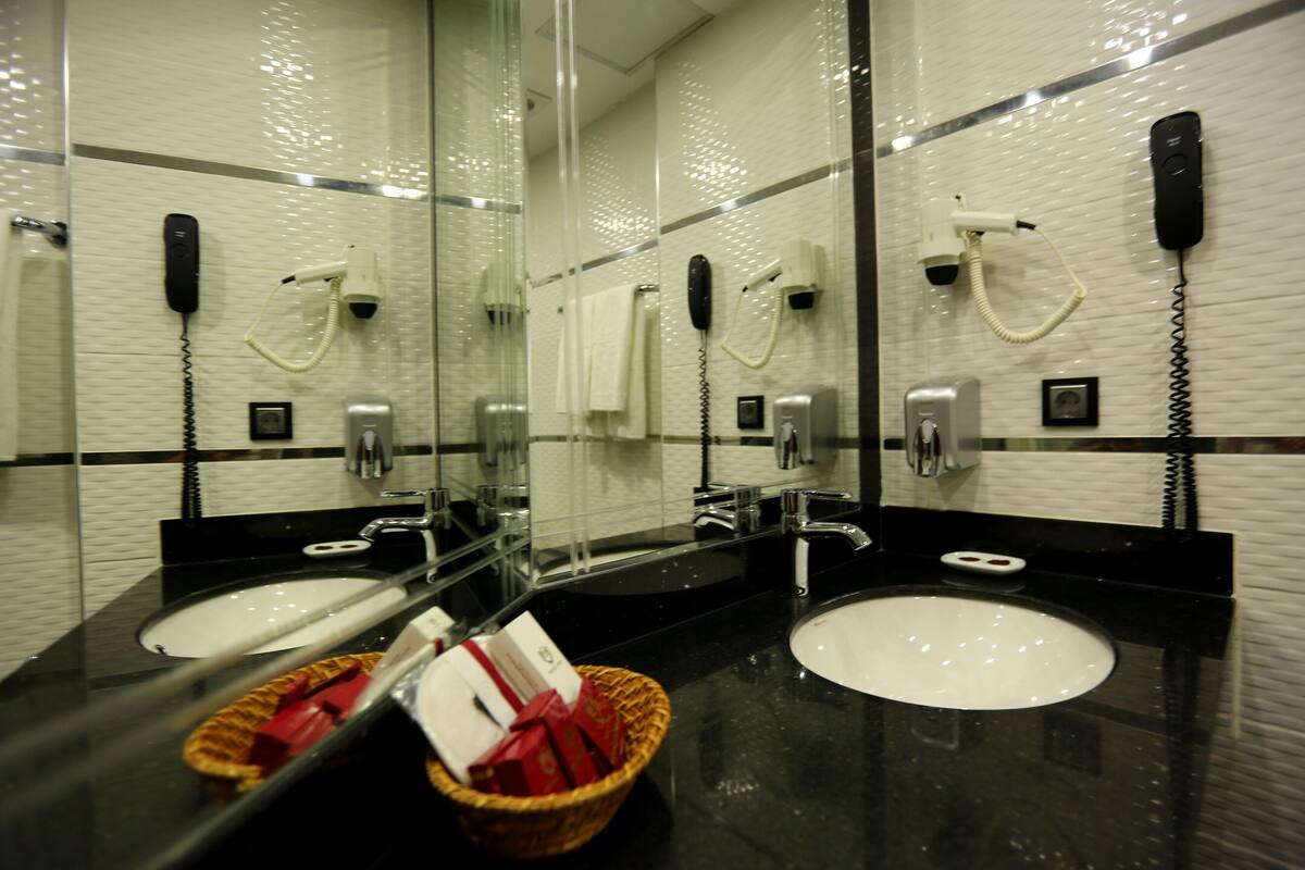 shower, free toiletries, hair dryer, slippers