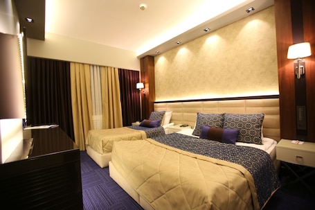 Minibar y caja de seguridad en la habitación