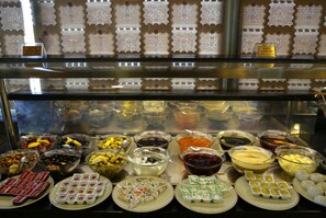 Tägliches inbegriffenes Frühstücksbuffet