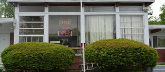 派拉蒙汽车旅馆