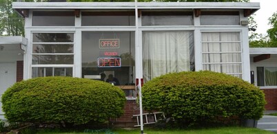 Paramount Motel