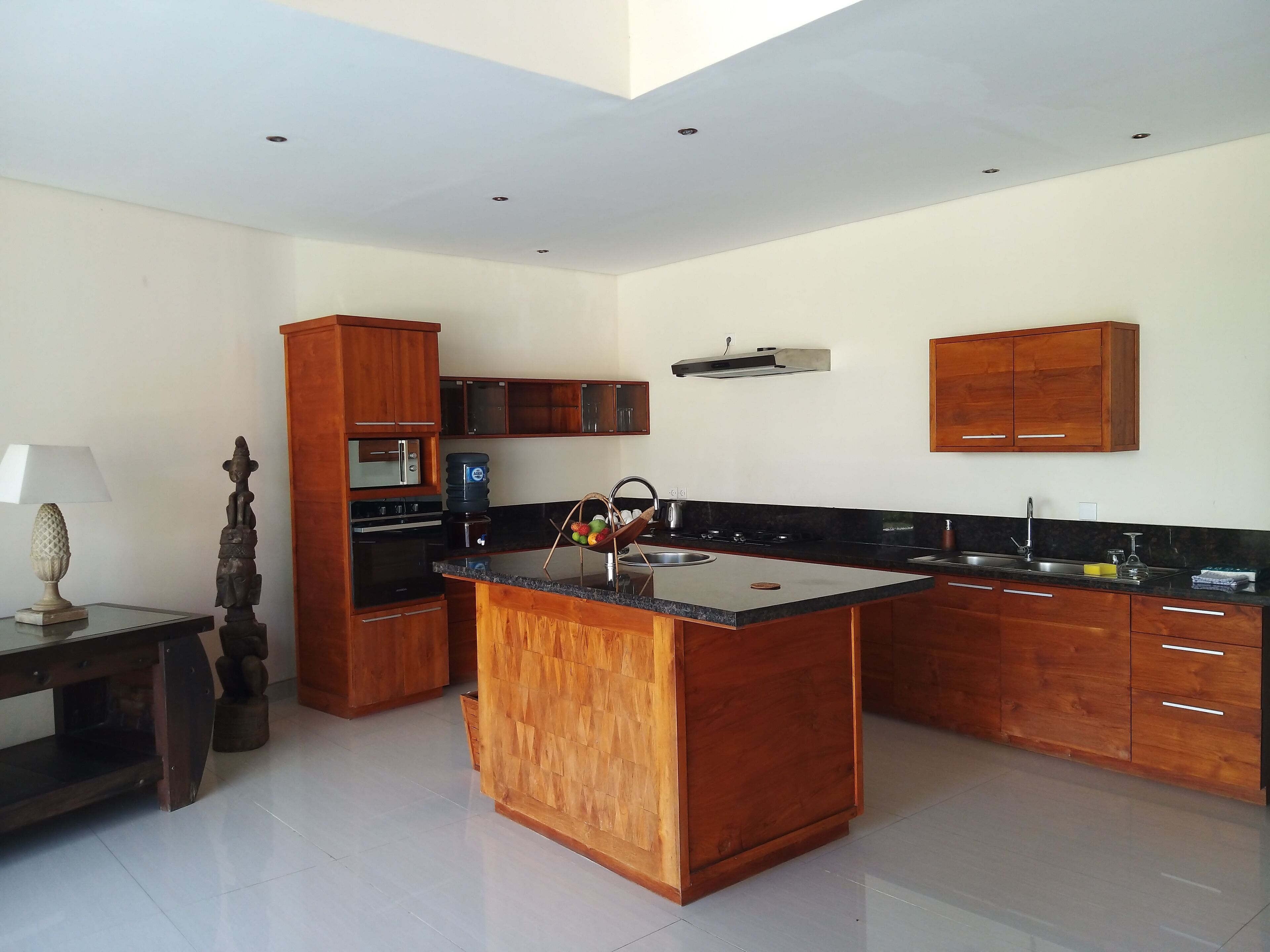 fridge, coffee/tea maker, electric kettle