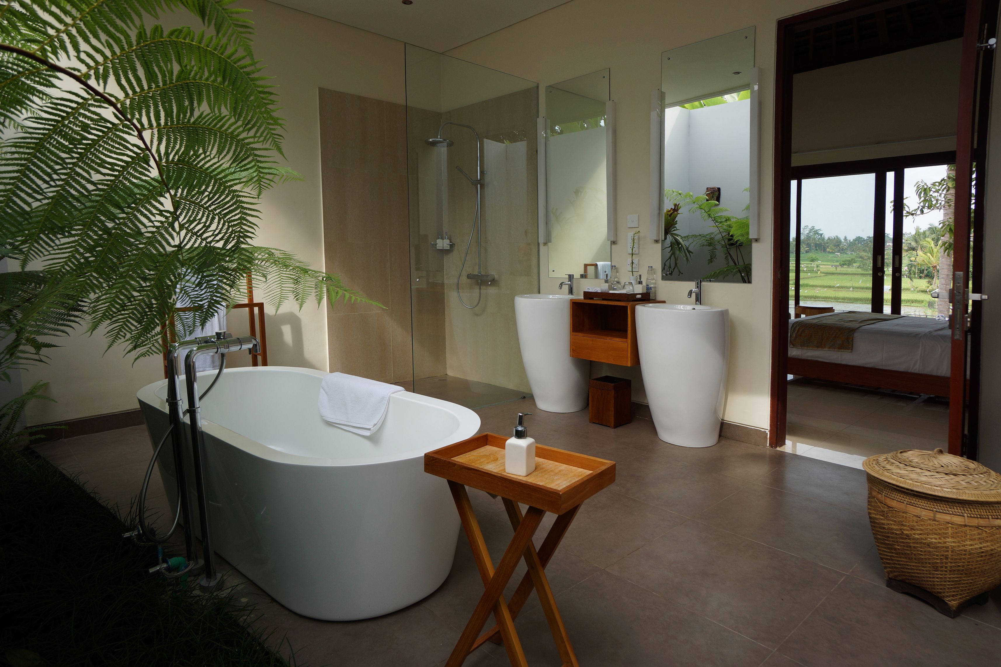 deep-soaking bathtub