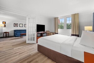 Suite, 1 King Bed, Non Smoking | Premium bedding, desk, laptop workspace, blackout drapes