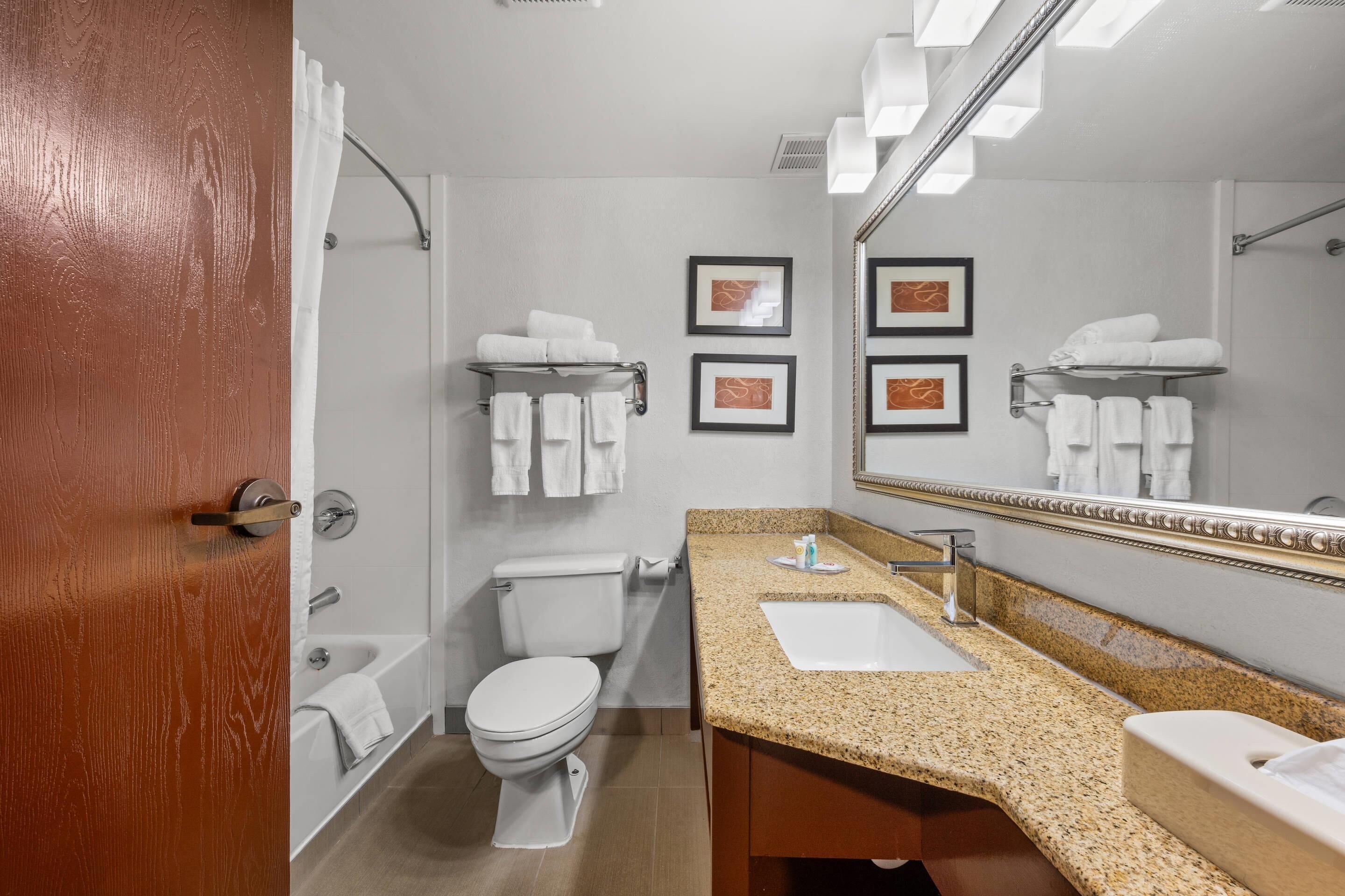 Suite, 1 très grand lit, non-fumeurs, bain à remous (2 Person Hot Tub) | Literie de qualité supérieure, bureau