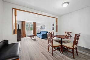 Suite, 1 King Bed, Non Smoking, Hot Tub (2 Person Hot Tub)