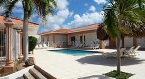 3 outdoor pools, pool loungers - Curinjo Apartments (Willemstad)