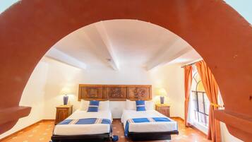 Double Superior Room | Escritorio y espacio para trabajar con laptop