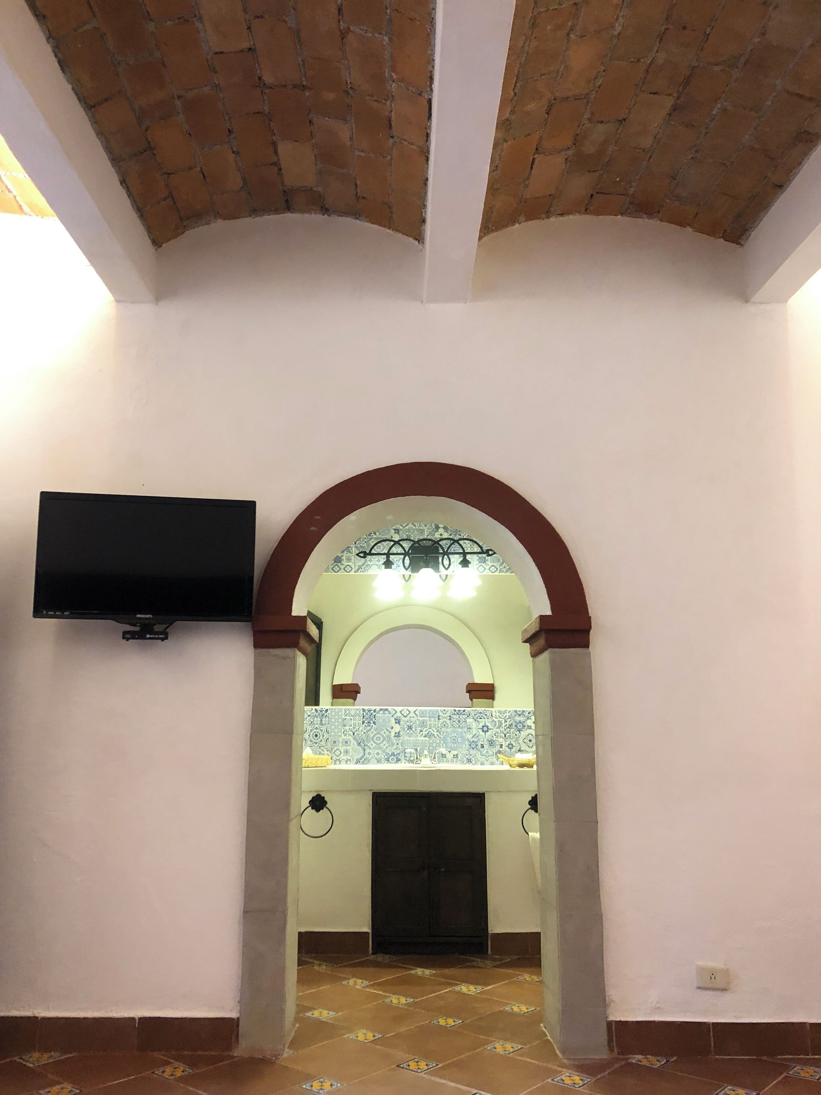 Habitación Deluxe, 2 camas matrimoniales | Escritorio y espacio para trabajar con laptop 