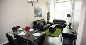 Flat-screen TV, pay films