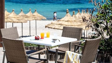 Private beach nearby, white sand, sun-loungers, beach umbrellas