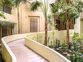 Couples treatment rooms, steam room, Turkish bath, body treatments