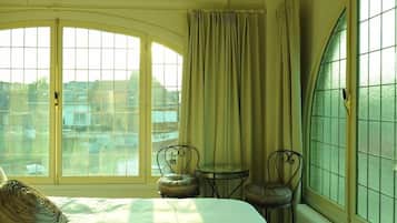 Minibar, in-room safe, desk, soundproofing