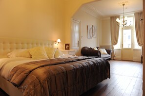 Suíte, sauna seca | Frigobar, cofres nos quartos, escrivaninha, quartos à prova de som