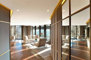 جناح - غرفة نوم واحدة | أغطية فراش متميزة وألحفة محشوة بالريش وأسرّة تيمبور �بديك وميني بار