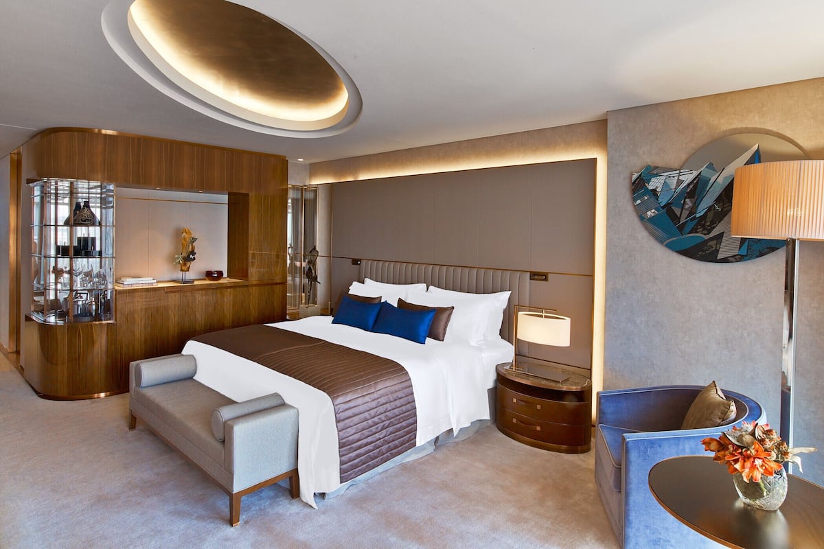 Premium bedding, down duvets, Tempur-Pedic beds, minibar
