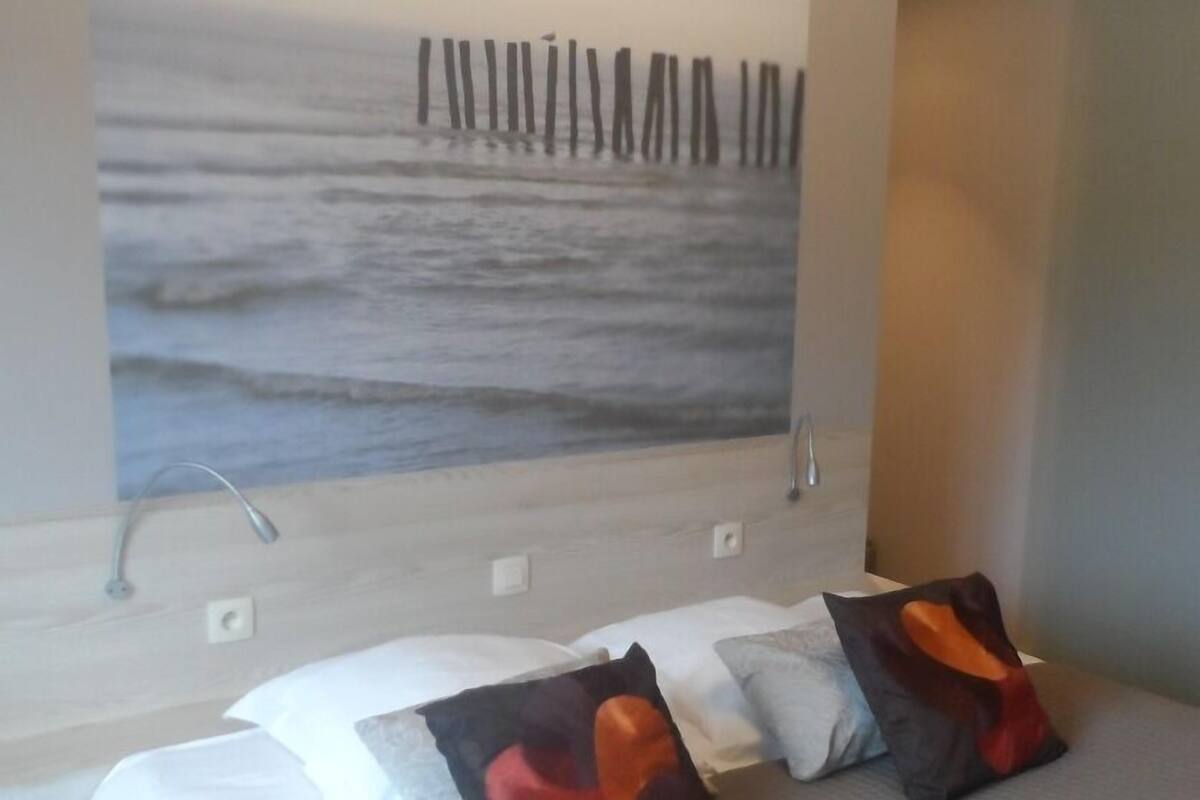 In-room safe, free WiFi, bed sheets