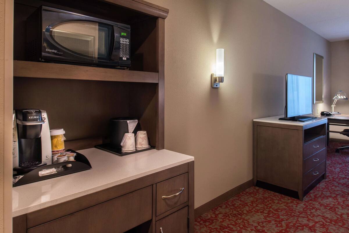 1 bedroom, premium bedding, in-room safe, laptop workspace