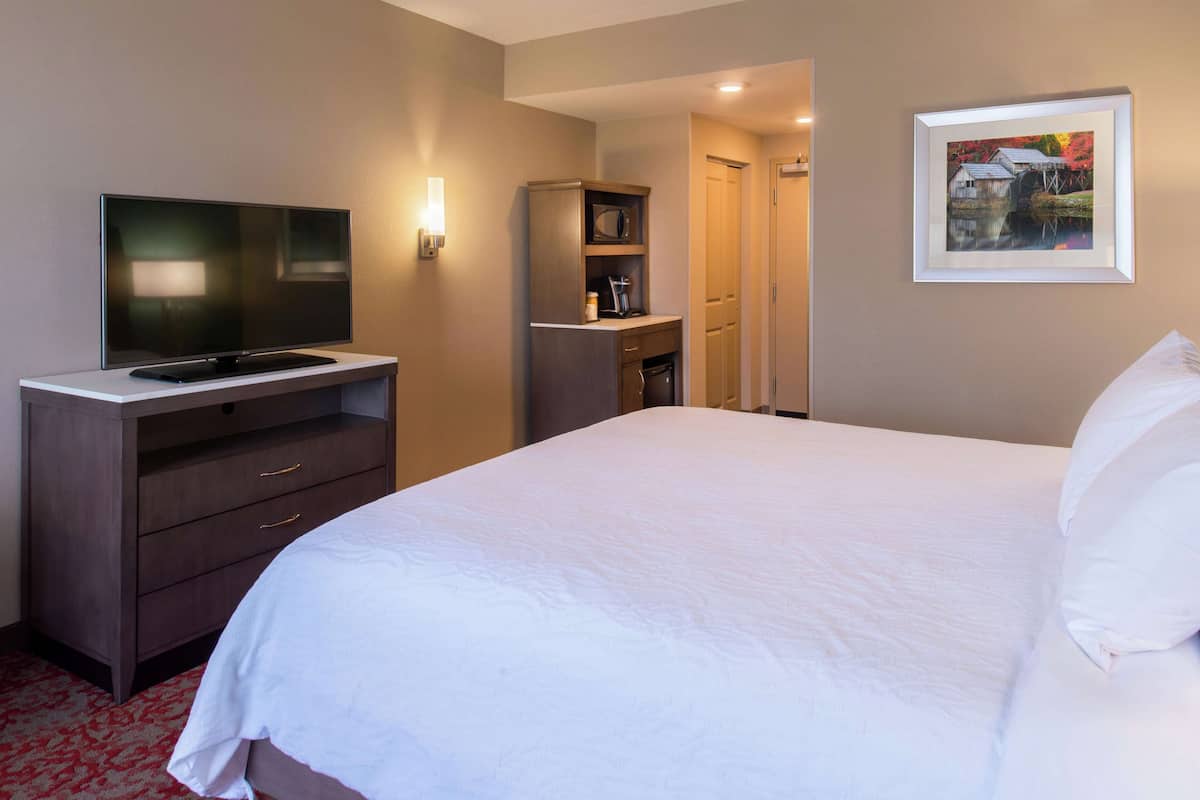 1 bedroom, premium bedding, in-room safe, laptop workspace