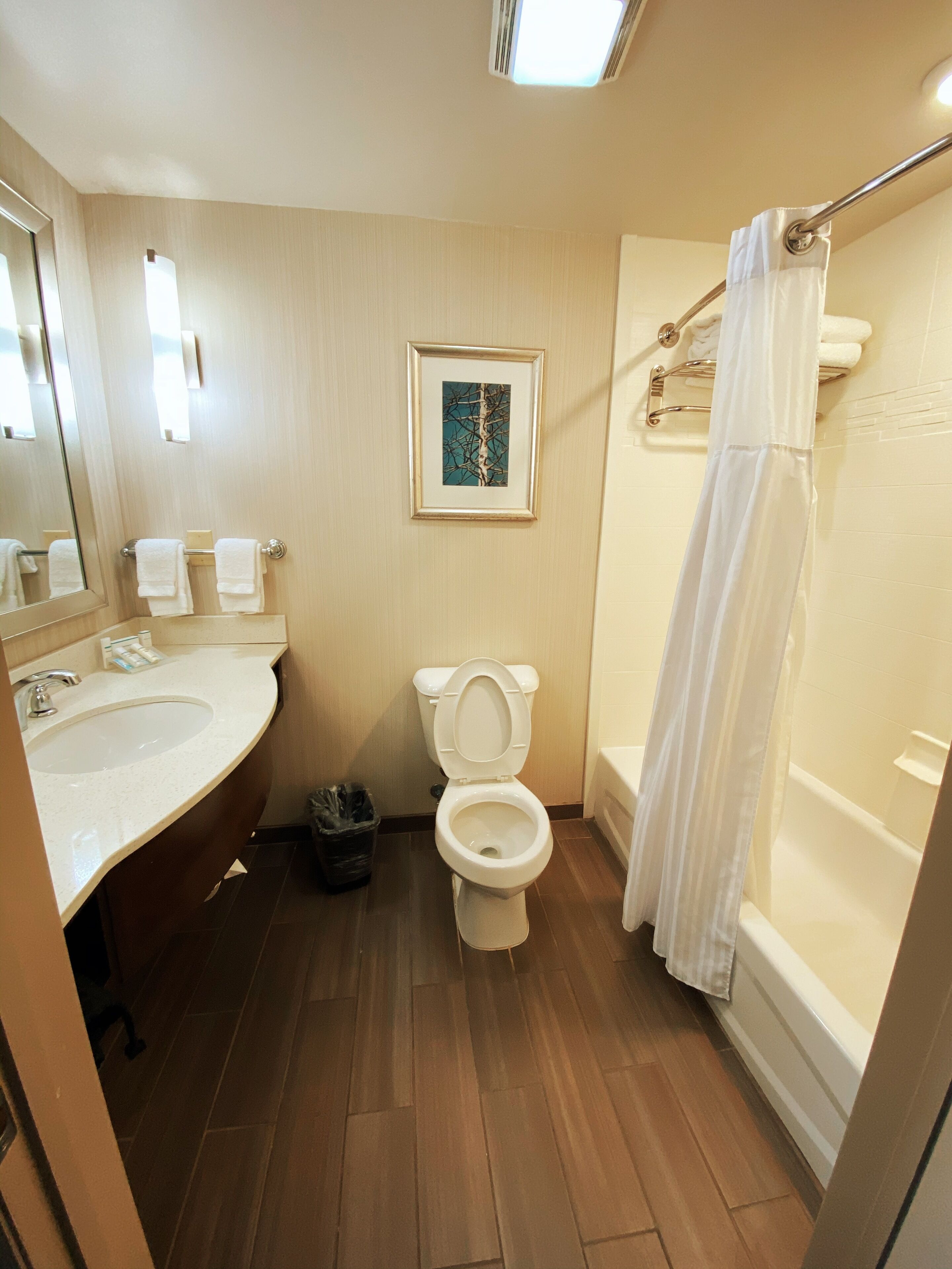 free toiletries, towels