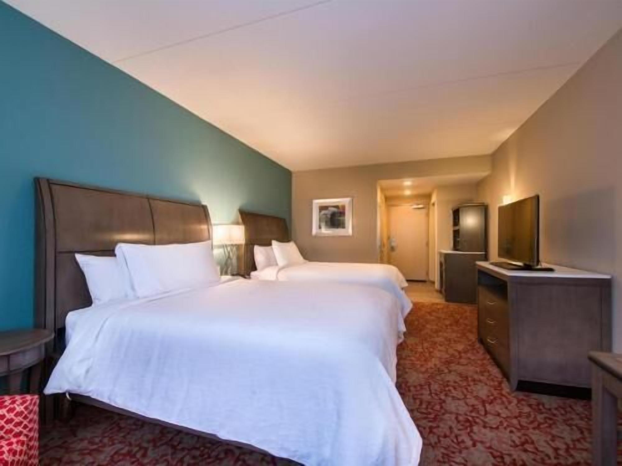 Premium bedding, in-room safe, laptop workspace, blackout drapes