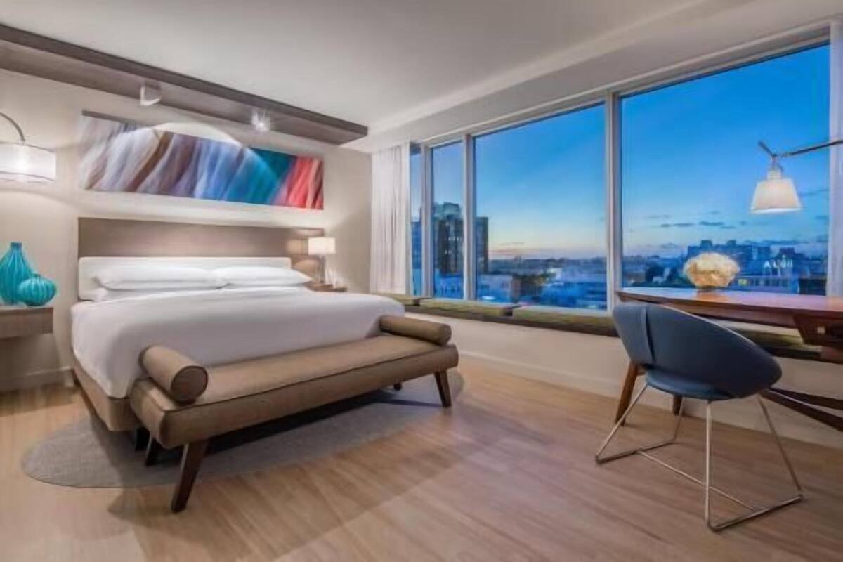 Seprai katun Mesir, seprai premium, minibar, dan brankas