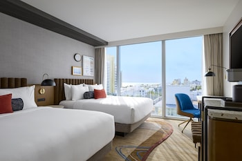 Egyptian cotton sheets, premium bedding, minibar, in-room safe at Hyatt Centric South Beach Miami