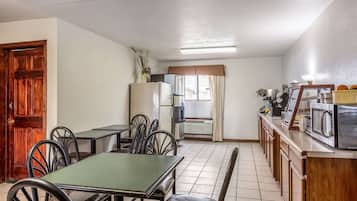 Tägliches inbegriffenes kontinentales Frühstück