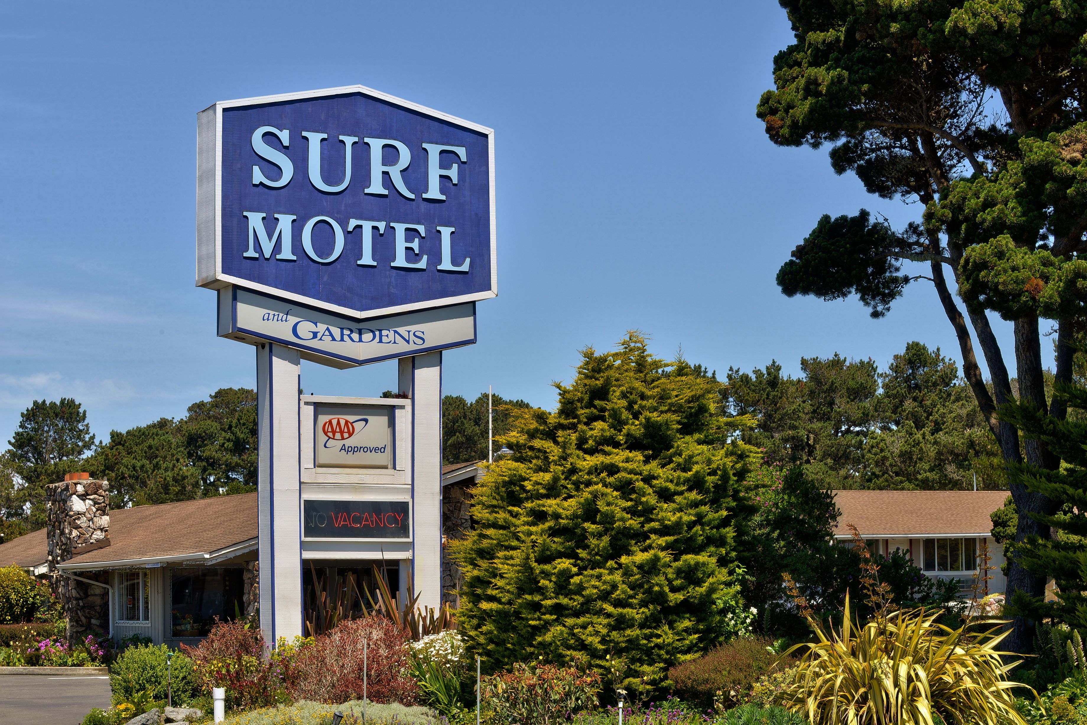 A SURF MOTEL sign with a AAA Approved logo and a VACANCY notice.