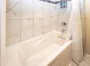 Produtos de toalete grátis, secador de cabelo (mediante solicitação)