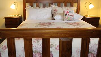 Deluxe Cottage, 3 Bedrooms, 2 Bathrooms | 3 bedrooms, pillow-top beds, in-room safe, individually decorated