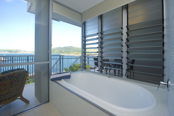 Superior Apartment, 2 Bedrooms, Pool Access, Ocean View | Balcony - 1 Bright Point Apartment 3102 (Nelly Bay)