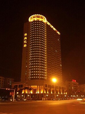 A tall hotel building with a distinctive rounded top and numerous windows.
