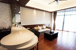 Desk, free WiFi - Bo’ao Asia Bay Yiyuan Resort Hotel (Qionghai)