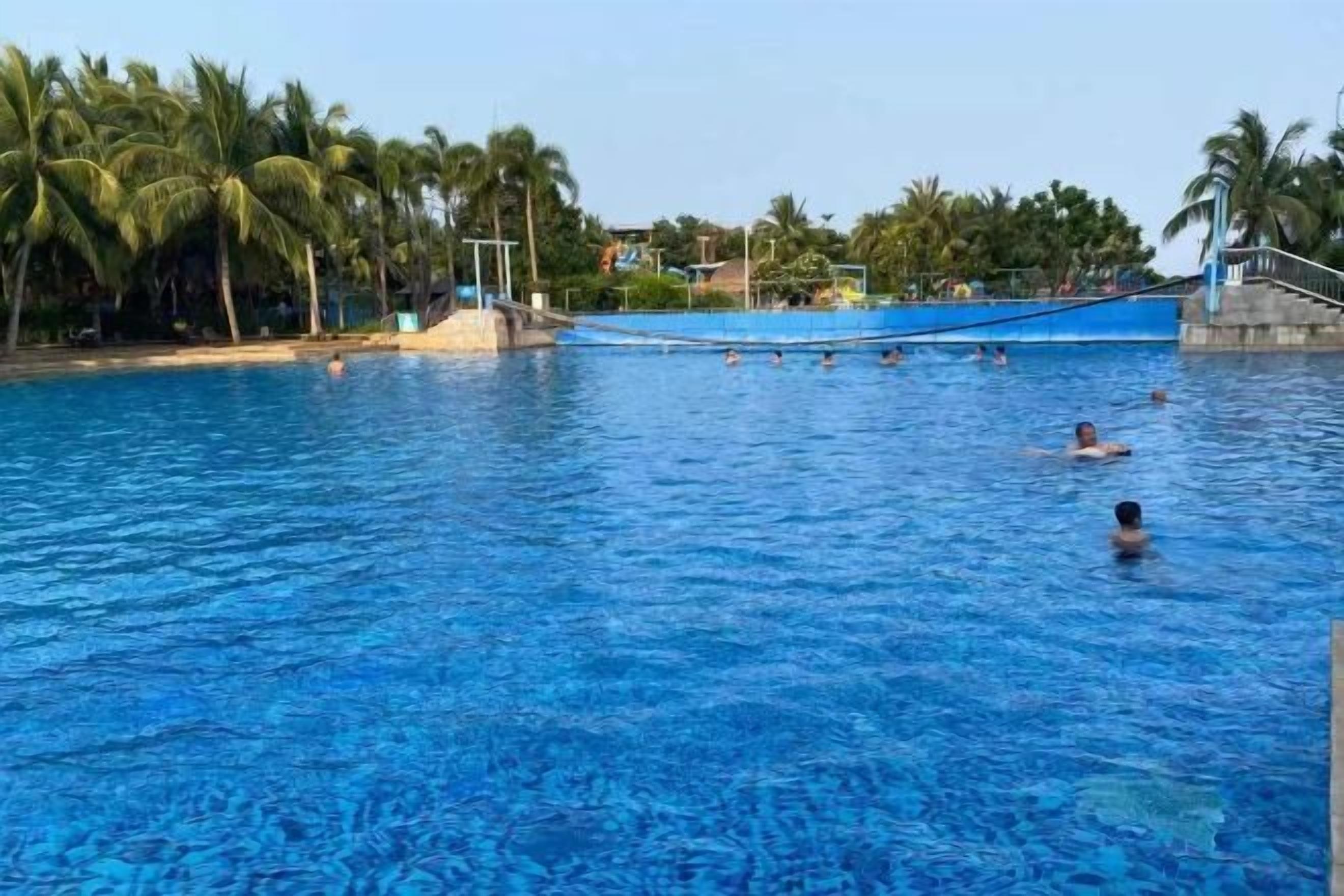 حمّام سباحة خارجي