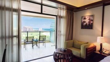 Una scrivania, Wi-Fi gratuito