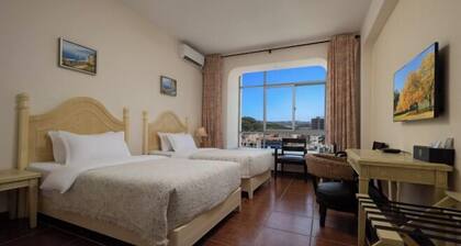 Huaxiang Hotel (Lingshui High-speed Railway Station · Haiyun Plaza Branch)