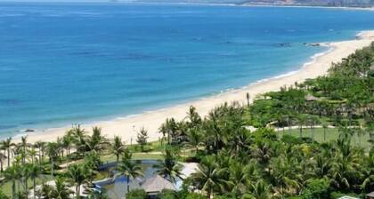 Huaxiang Hotel (Lingshui High-speed Railway Station · Haiyun Plaza Branch)