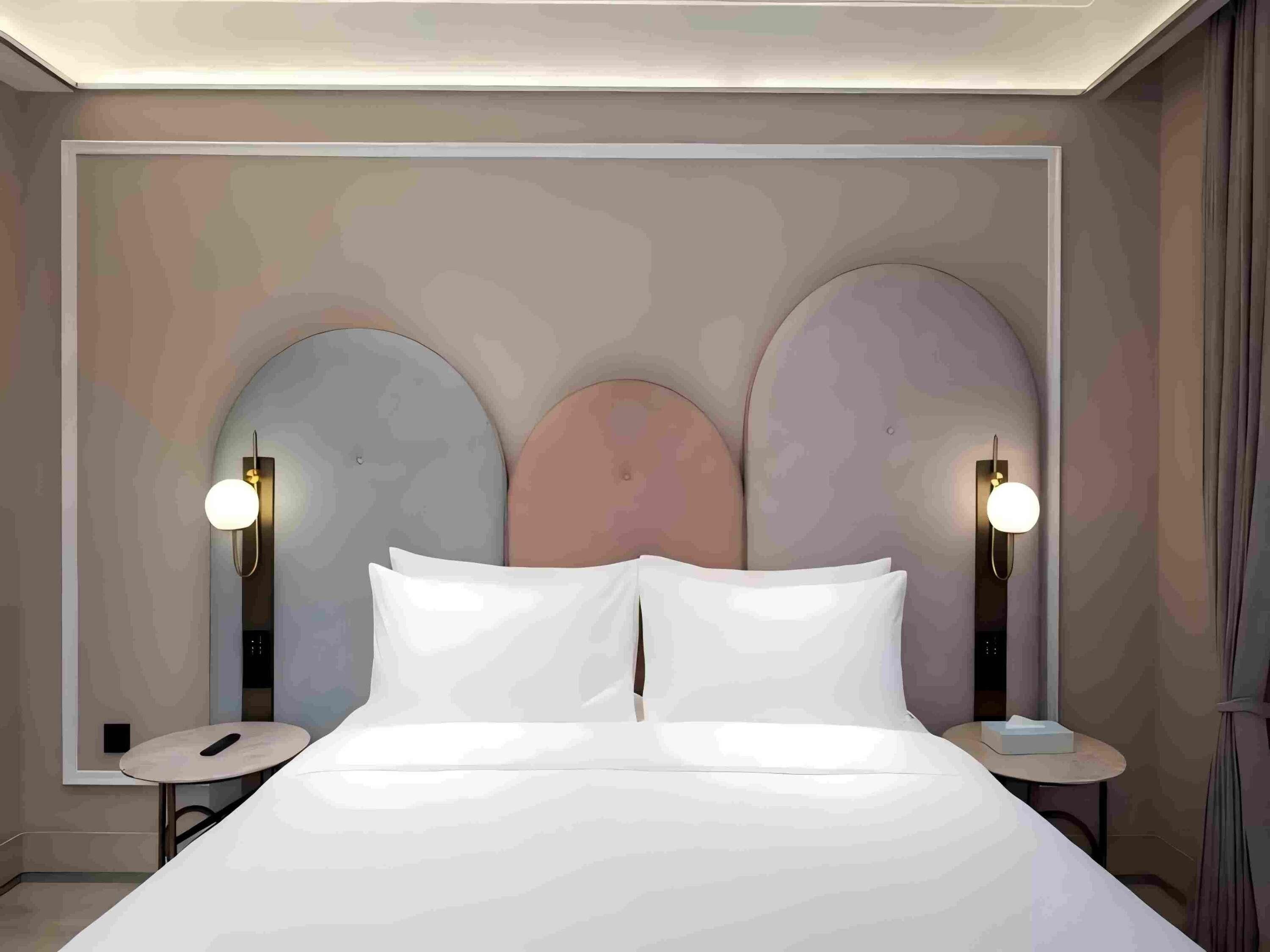 Deluxe Room, 1 King Bed | Down comforters, free minibar, free WiFi, bed sheets