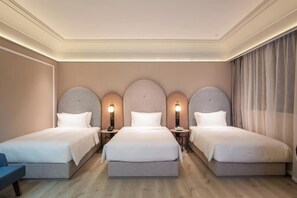 家庭房, 2 张双人床 | 羽绒被、迷你吧（备有免费物品）、免费 WiFi、床单