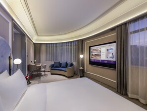 羽毛の掛け布団、ミニバー (無料)、客室ごとに異なる装飾、客室ごとに異なるインテリア