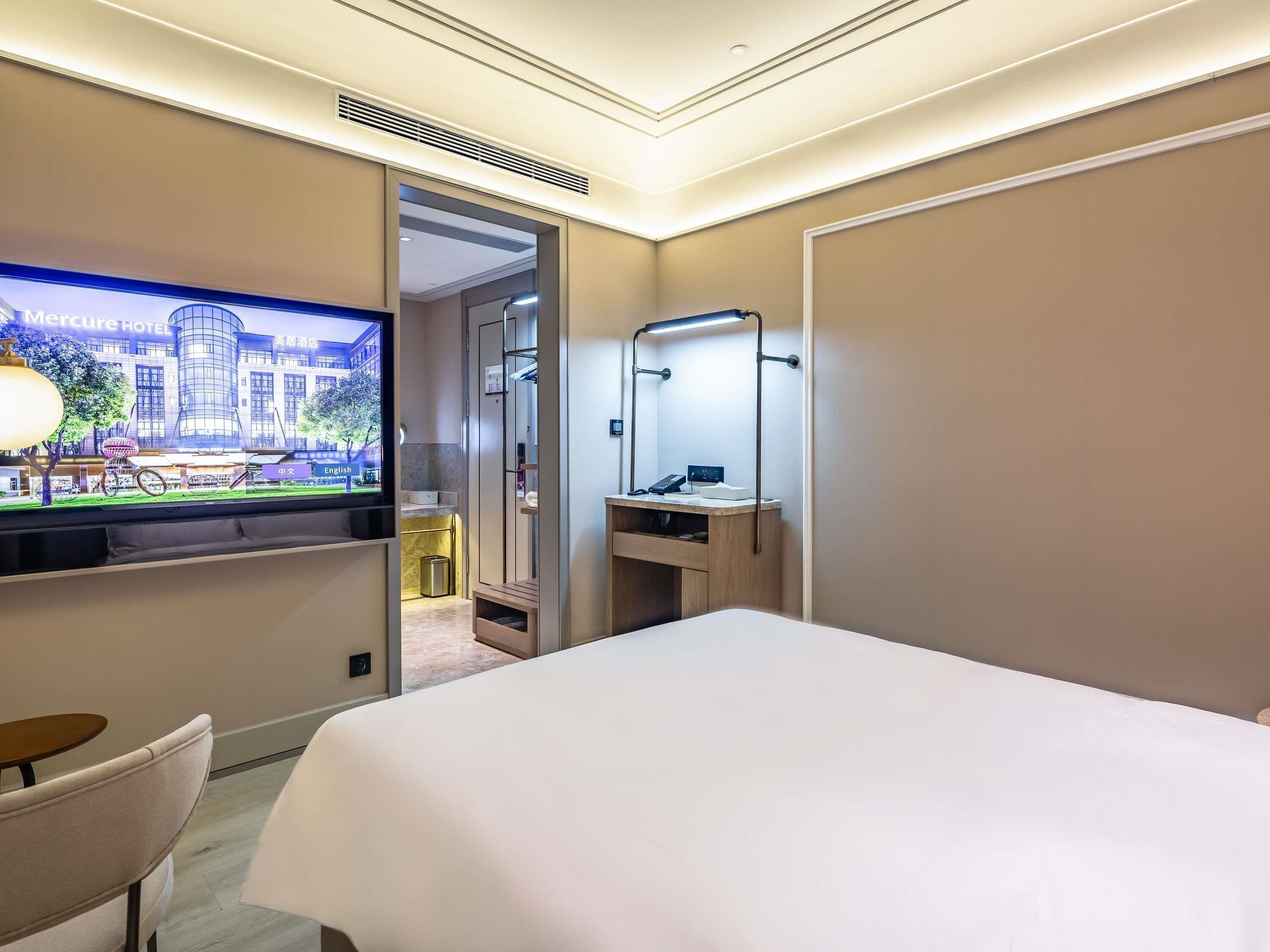 Superior-huone, 1 suuri parisänky | Untuvapeitot, ilmaiset minibaarituotteet, yksilöllisesti sisustettu